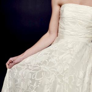 🆕 Strapless A-line Wedding Dress